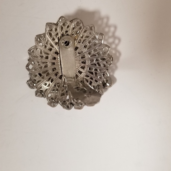 Vintage 3 Tiered Crystal Clip On Earrings - Picture 3 of 4